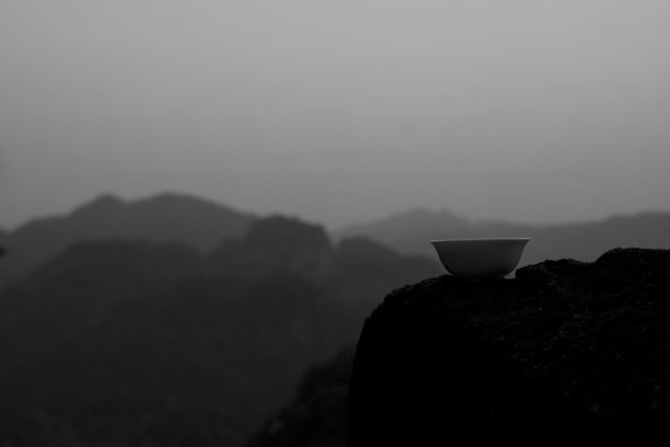 在山顶上喝一杯茶图片下载