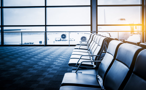 机场起飞候机区有空位图片下载