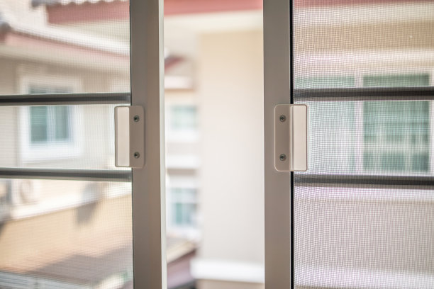 房子窗户上的蚊帐丝网可以防止昆虫图片下载