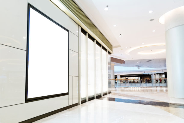 现代购物中心的空白广告牌图片下载