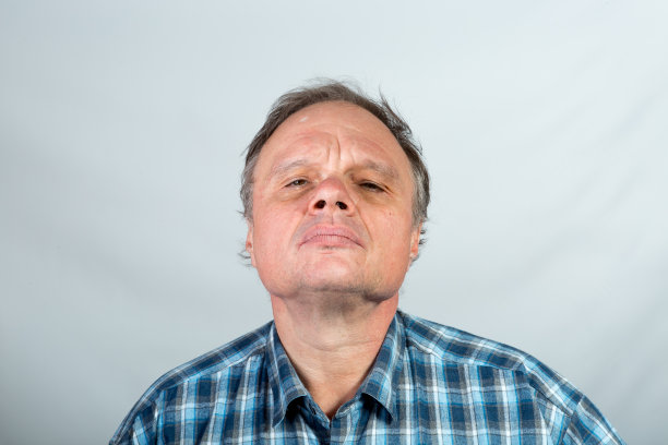 一个不负责任又满足的人图片下载