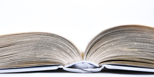 一张精装书的特写，从中间打开，图片下载