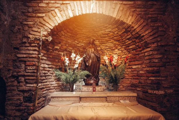 土耳其伊兹密尔的圣母宫，有耶稣受难像。历史和宗教观念。图片下载