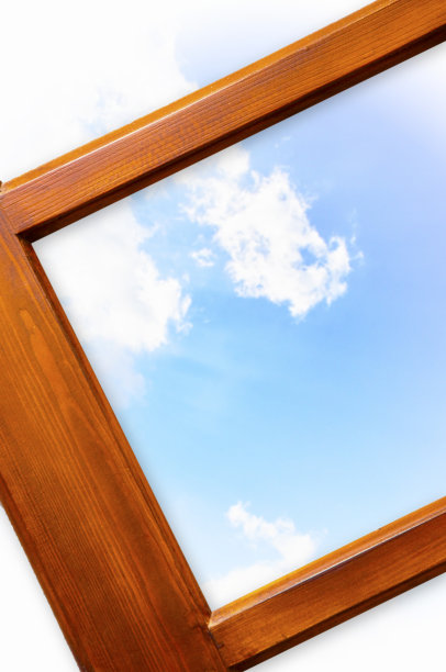 窗外的天空图片下载