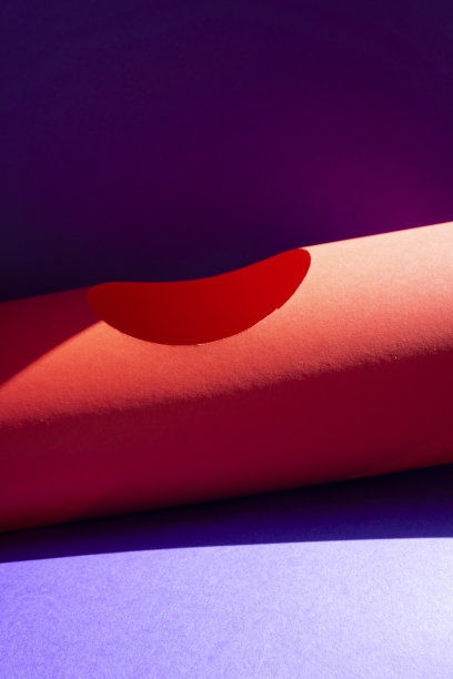 多色曲面纸背景。艺术创意背景摄影。图片下载