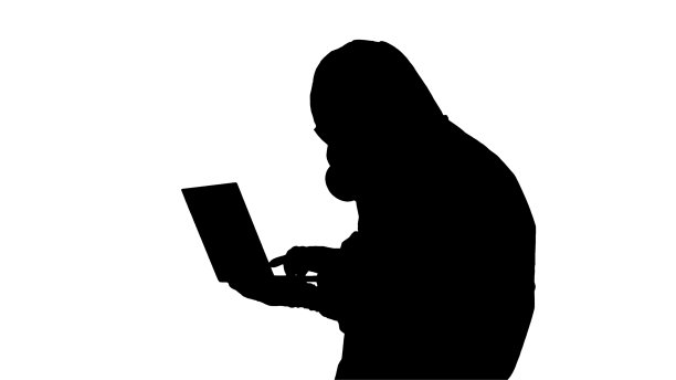 剪影医生在防护服工作的笔记本电脑和图片下载