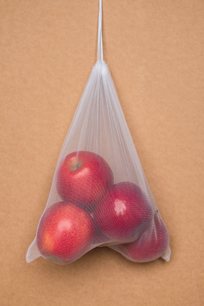 水果放在可重复使用的袋子里。图片下载