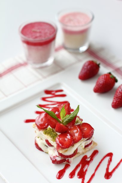 新鲜美味的草莓甜点图片下载