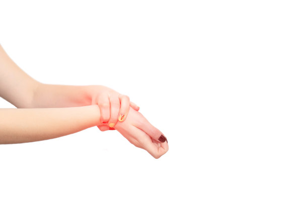 白色背景上有发炎关节的女性手。关节疼痛的概念，疼痛和炎症在妇女怀孕期间的关节，孤立图片下载