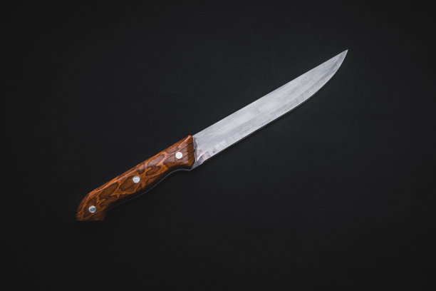 黑色背景上的菜刀图片下载