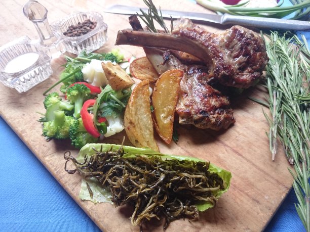 羊排和蔬菜图片下载