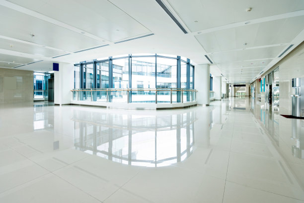 空荡荡的大厅有玻璃窗图片下载