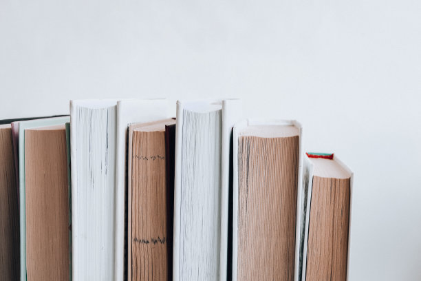 旧书叠放教育理念背景，多书叠放有文字拷贝空间，书顶图片下载