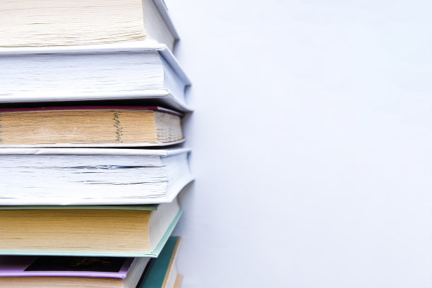 旧书叠放教育理念背景，多书叠放有文字拷贝空间，书顶图片下载