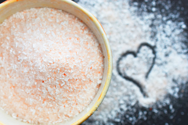 粉红色喜马拉雅盐晶体图片下载