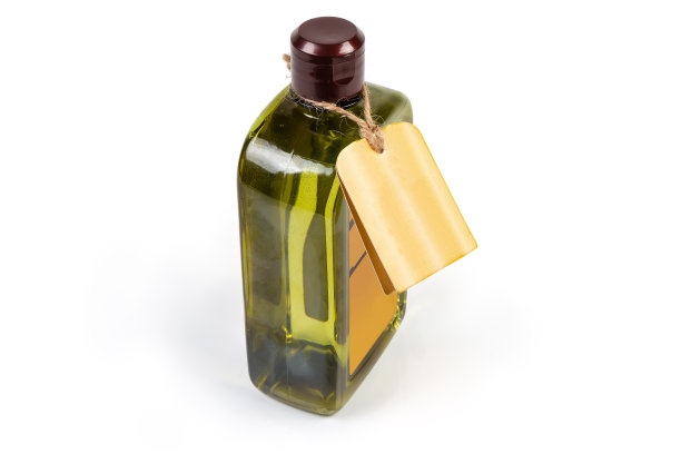 白色背景上的液体浴产品塑料瓶图片下载