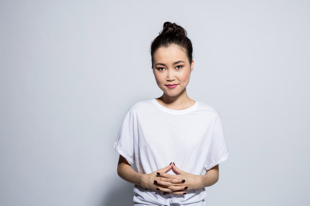 微笑美丽的亚洲年轻女子图片下载