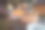 快乐的老年夫妇在生日聚会上收到礼物图片下载
