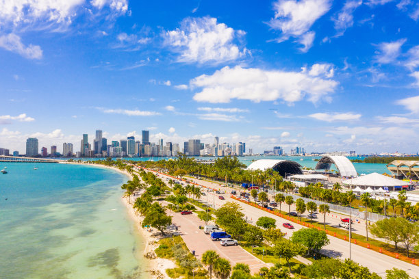 迈阿密市和大西洋的鸟瞰图，佛罗里达，美国图片下载