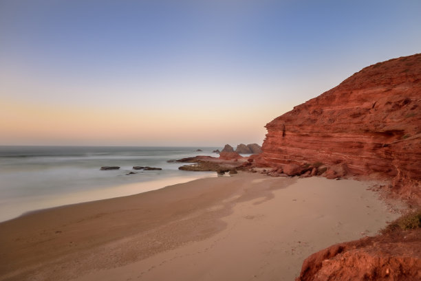 Legzira海滩景观与它的天然拱门在大西洋海岸。Legzira海滩位于摩洛哥海岸，Sidi Ifni，靠近Agadir图片下载