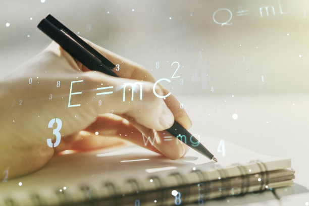 创造性的科学公式概念与女性手写在笔记本的背景。Multiexposure图片下载