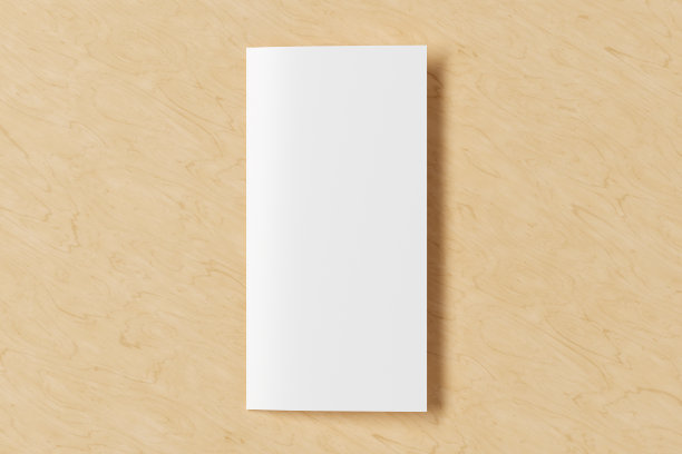 空白方形传单封面。双折页或半折页小册子与剪切路径隔离。图片下载