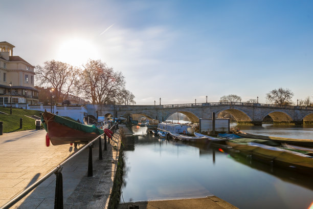 里士满在冬天的早晨长时间曝光，伦敦，英国图片下载