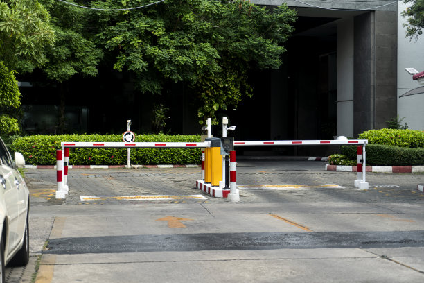 大楼、办公安全系统的自动屏障，带有闭路电视图片下载