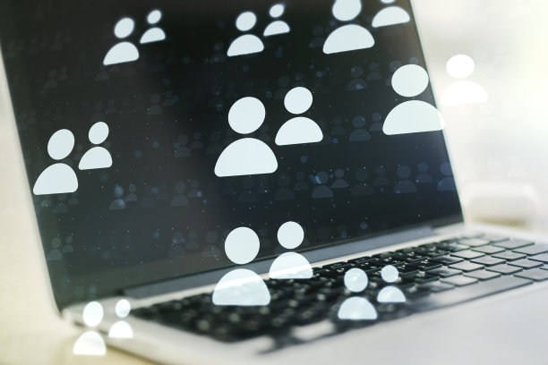 以现代计算机为背景的社交网络媒体概念。双重曝光图片下载