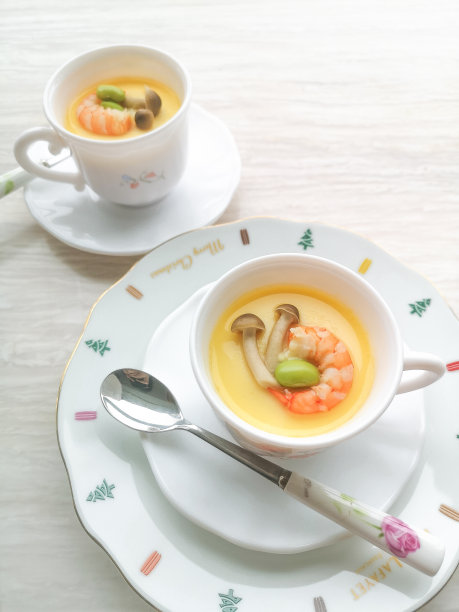 茶碗木食，一种用虾仁、蘑菇和豌豆煮的清蒸蛋图片下载