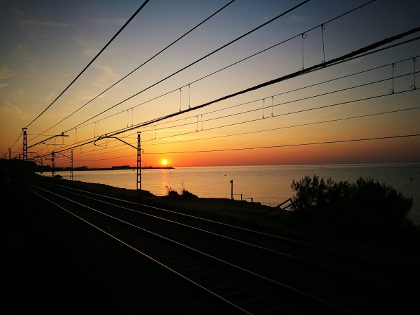 冬天海滩上的日出图片下载