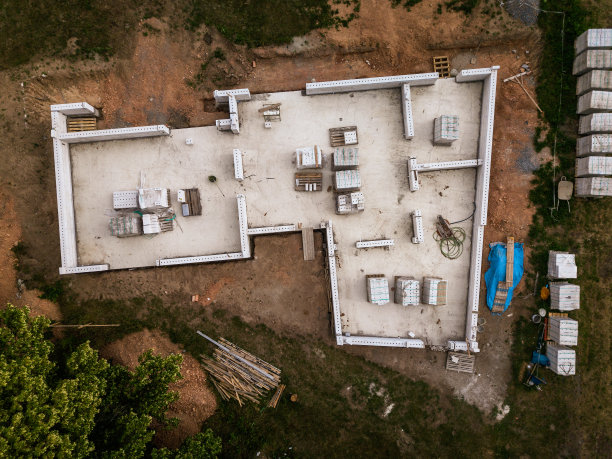 正在建造的新家庭住宅的航拍图像图片下载