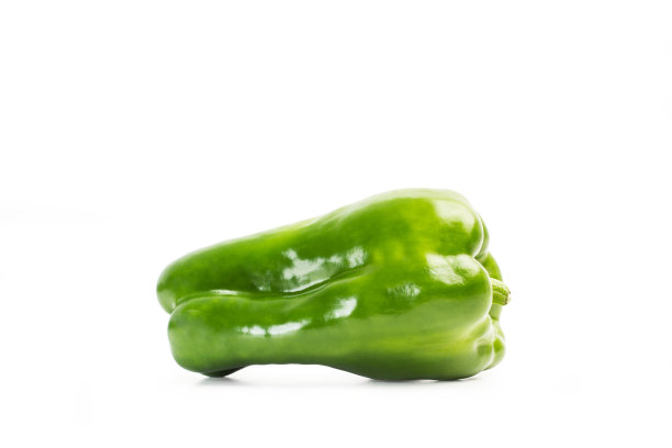 白背景上的青椒图片下载