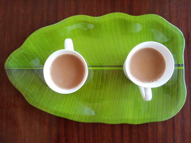 新鲜的，热腾腾的印度香料茶图片下载