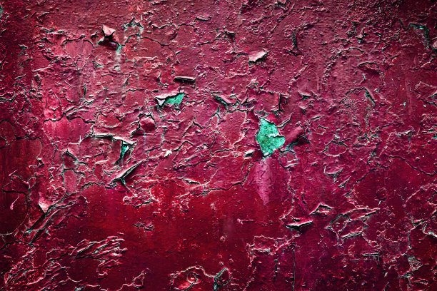 旧的红色裂纹铁皮的垃圾纹理。背景。图片下载