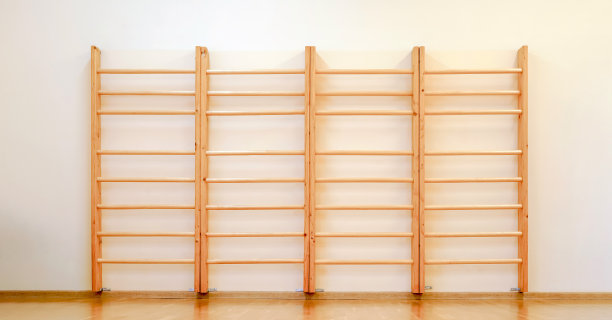 学校瑞典梯子靠近墙图片下载