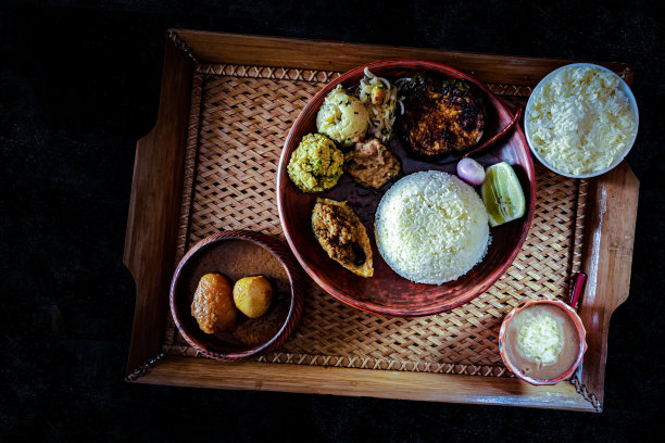 用传统的孟加拉食物来庆祝孟加拉新年图片下载