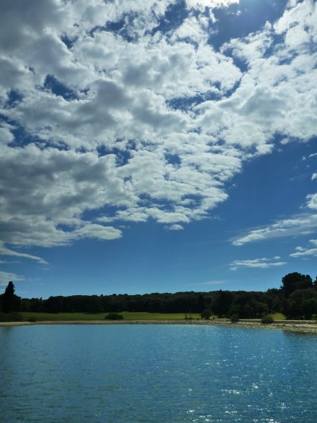 克罗地亚伊斯特拉布里uni岛图片下载