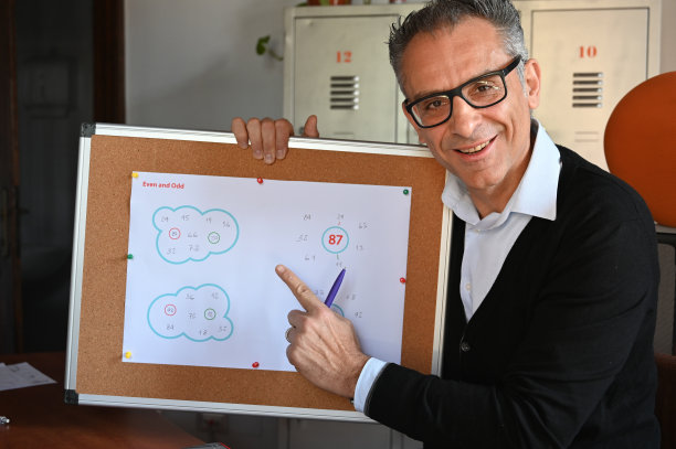 小学的老师图片下载