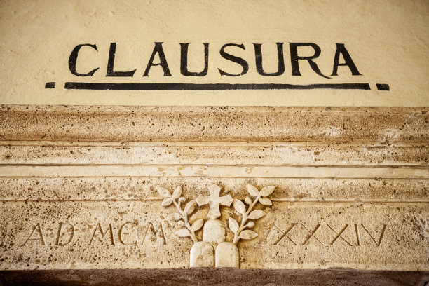 蒙特奥利维尔修道院:巴洛克风格的室内和壁画的蒙特奥利维尔马焦雷修道院是一个大型本笃会修道院，在意大利托斯卡纳地区，锡耶纳附近。图片下载