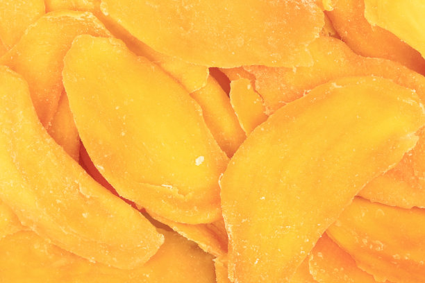 白色背景上的芒果干图片下载