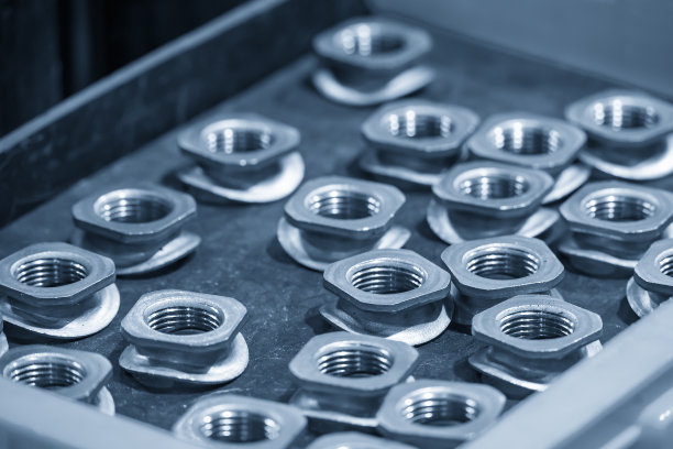 在建筑行业的浅蓝色场景中，特殊用途的特殊螺母。图片下载