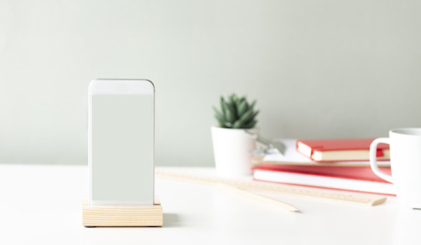 手机在办公桌上图片下载