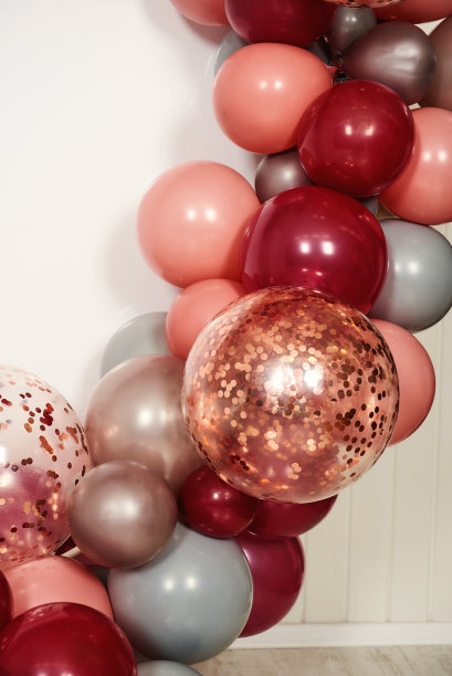 红色气球群图片下载