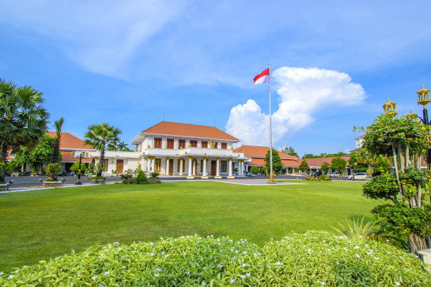 Grahadi大楼是一座荷兰传统建筑，建于1795年，现在是总督的官邸。图片下载