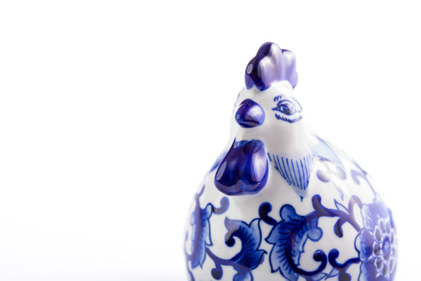 装饰公鸡艺术品与蓝色的纺织品设计图片下载