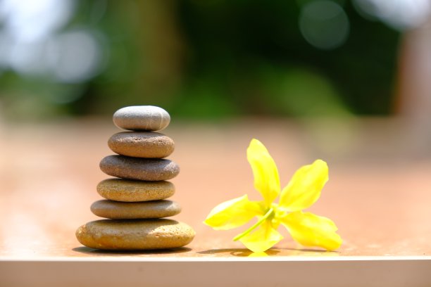 石头的排列，平衡的象征图片下载