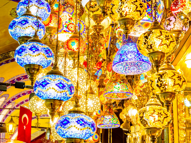 在土耳其伊斯坦布尔大巴扎出售的土耳其灯图片下载