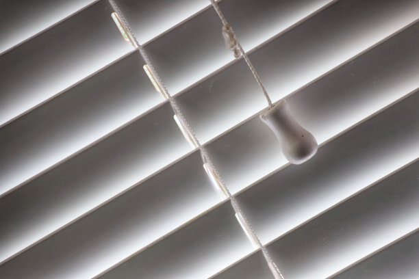 盲目的行图片下载