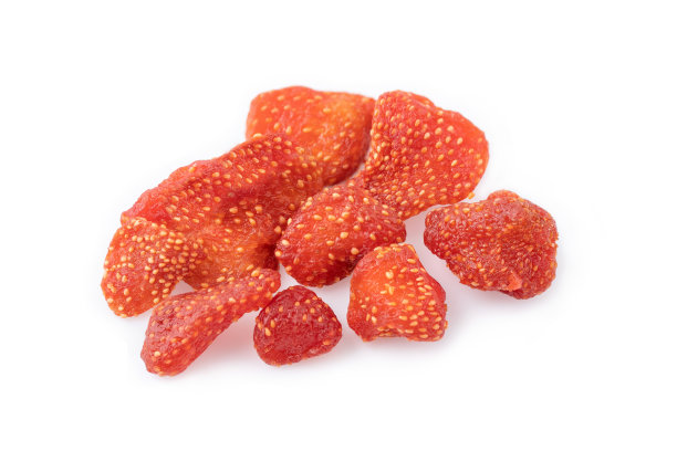 干草莓孤立在白色背景图片下载